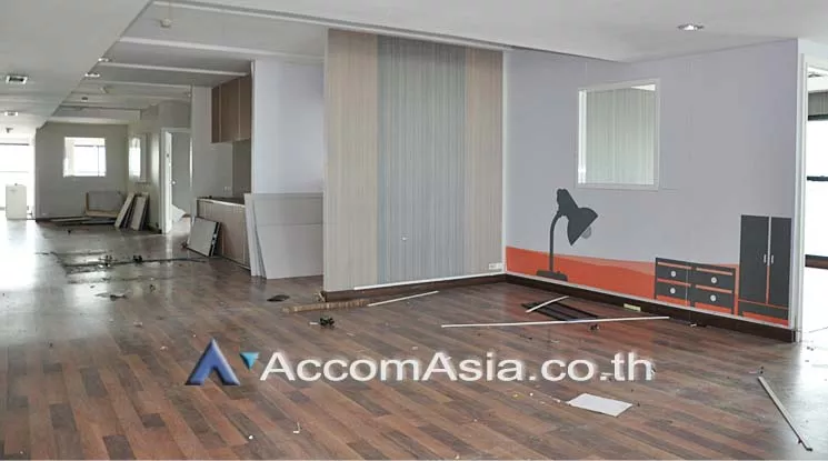  Office space For Rent in Sukhumvit, Bangkok  near BTS Ekkamai (AA14408)